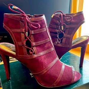 Burgundy suede booties with leather stripes